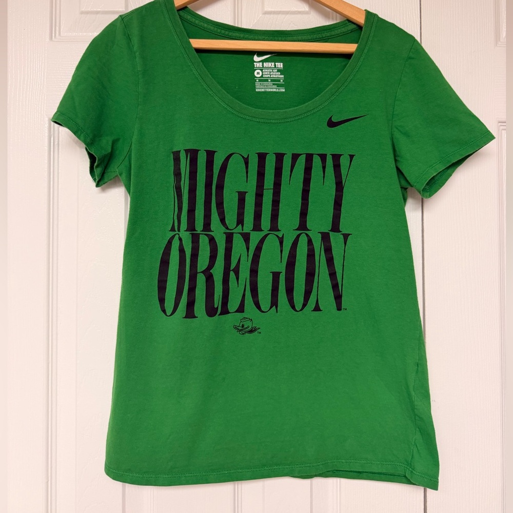 Nike Mighty Oregon Green & Black Graphic Tee Women’s Size Medium Oregon Ducks 🦆